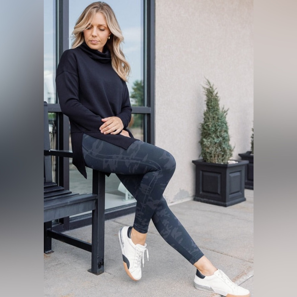 Spanx Look At Me Now Black Camo Leggings